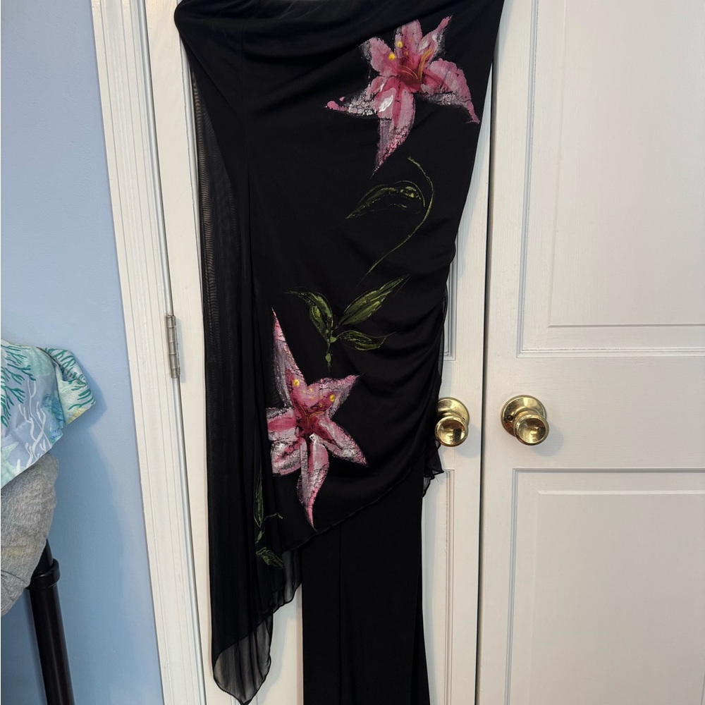 Gorgeous flattering Newport News Black Floral Jumpsuit – Size 8
